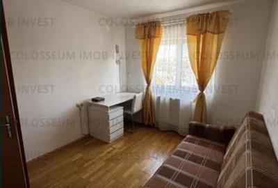 Apartament cu 3 camere decomandat în Tractorul