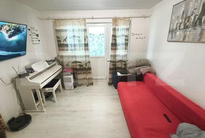 Apartament cu 3 camere decomandat, mobilat în Rovine