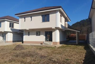 Casă cu Teren 400 Mp în Luna