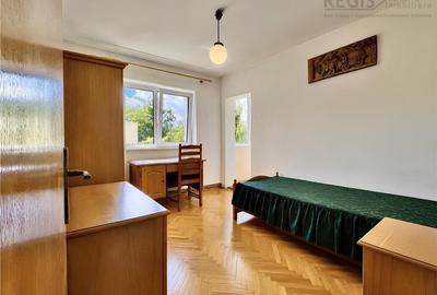 Apartament cu 4 camere decomandat în Sud