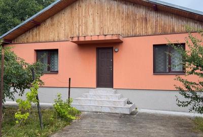Casă individuală cu 3 camere cu Canalizare în Gura Beliei