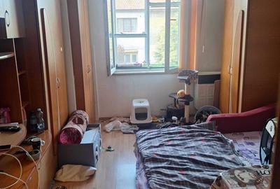 Garsonieră decomandată în Tractorul