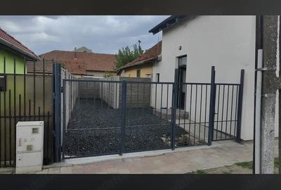 Casă cu Teren 200 Mp în Central