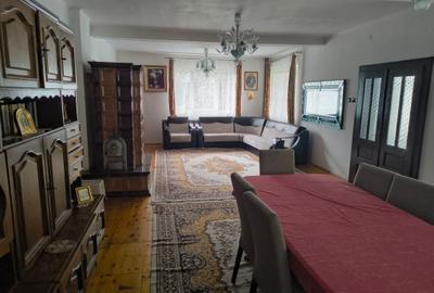 Casă cu 4 camere în Susenii Bârgăului