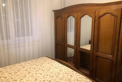Apartament cu 3 camere semidecomandat în Craiovei