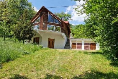 Casă individuală cu 6 camere cu Teren 1618 Mp în Bran - 2