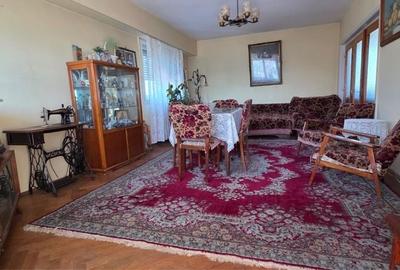 Apartament cu 3 camere decomandat în Cotroceni