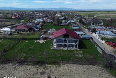 Casă cu 6 camere cu Teren 1025 Mp în Garoafa - 10