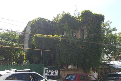 Casă cu 4 camere cu Teren 252 Mp în Central - 2