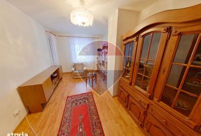 Casă cu 8 camere cu Teren 4906 Mp în Central