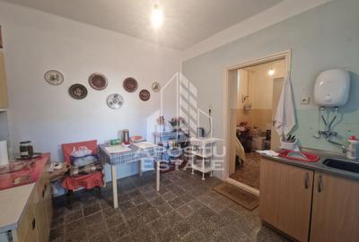 Casă cu 4 camere cu Canalizare în Central - 12