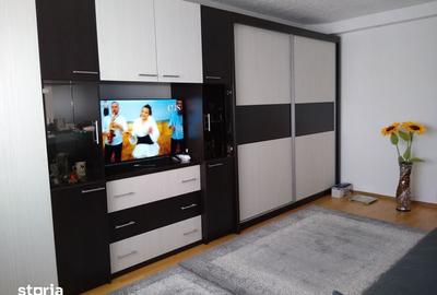 Apartament cu 2 camere decomandat în Petros