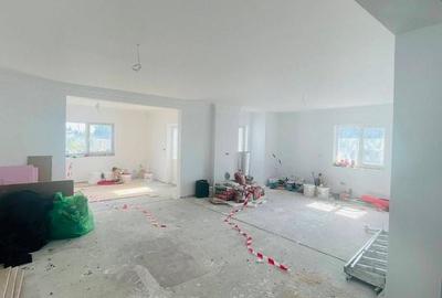 Casă cu 5 camere cu Teren 1111 Mp în Jebel