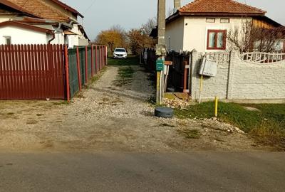 Casă cu 2 camere cu Teren 2200 Mp în Central