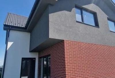 Casă cu 4 camere semidecomandat cu Teren 350 Mp în Jucu