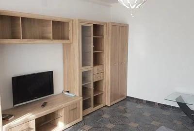 Garsonieră decomandată în Titan