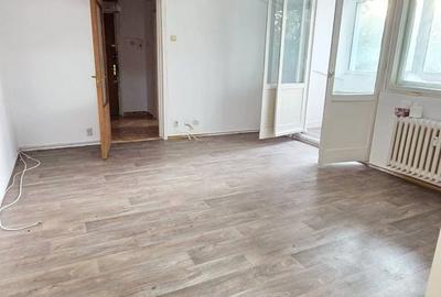 Apartament cu 3 camere semidecomandat în Gorjului