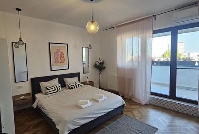 Apartament cu 4 camere decomandat în Victoriei