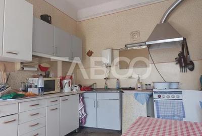 Casă cu 4 camere cu Teren 759 Mp în Central
