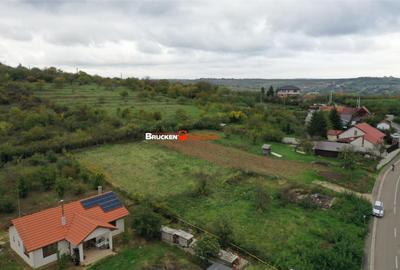 Teren de 2400 mp, în Central - 6