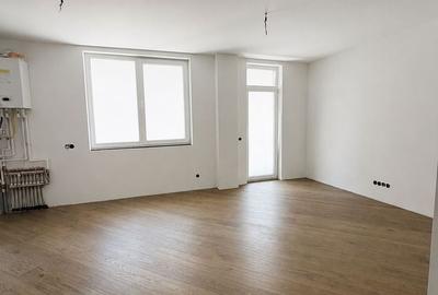 Apartament cu 3 camere semidecomandat în Florești