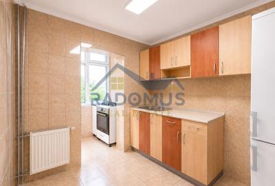 Apartament cu 3 camere decomandat în 9 Mai - 7