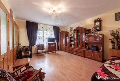 Casă cu 5 camere cu Teren 279 Mp în Central