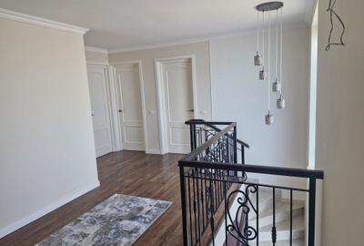 Casă cu 4 camere în Pisc