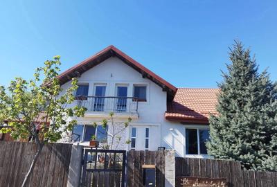 Casă cu 4 camere în Central