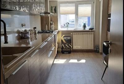 Apartament cu 4 camere decomandat în Victoriei