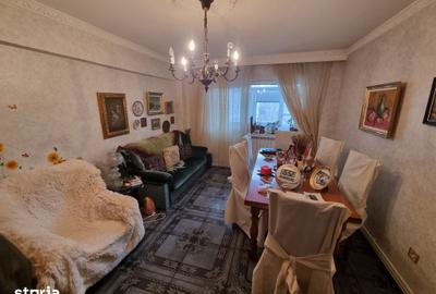 Apartament cu 4 camere decomandat în Delfinariu