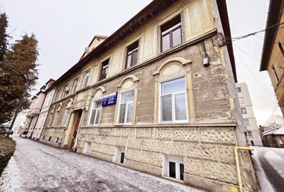 Apartament cu 3 camere decomandat în Central - 1