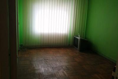 Apartament cu 3 camere semidecomandat în Satu Nou - 3