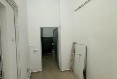 Spațiu comercial, de 65 mp, în Micro 18