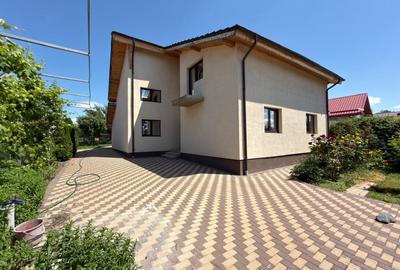 Casă individuală cu 5 camere cu Teren 725 Mp în Exterior Sud