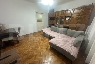 Apartament cu 3 camere decomandat, mobilat în Semicentral