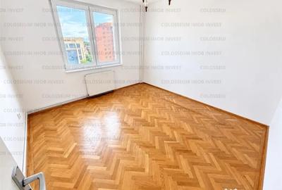 Apartament cu 3 camere decomandat în Calea București