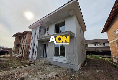 Casă individuală cu 4 camere cu Canalizare în Cetate