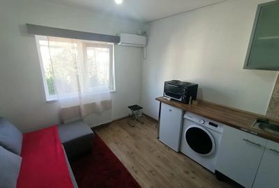 Garsonieră decomandată în Lipovei