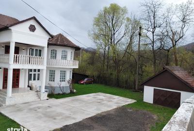 Casă cu 7 camere cu Teren 1209 Mp în Petros - 4