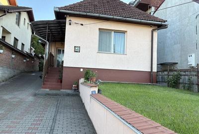 Casă cu 2 camere cu Teren 1640 Mp în Central