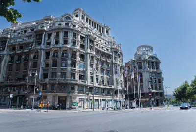 Apartament cu 3 camere circular în P-ța Unirii