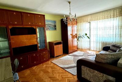 Apartament cu 3 camere decomandat, mobilat în Zorilor