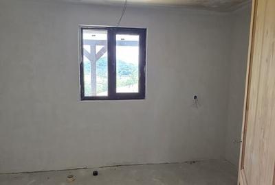 Casă cu 4 camere în Vișagu