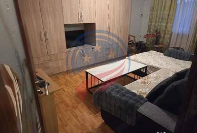 Apartament cu 3 camere decomandat în Rovine