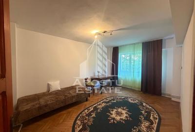 Apartament cu 3 camere decomandat în Aradului
