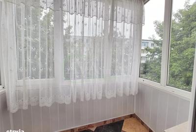 Apartament cu 3 camere semidecomandat în Milcov