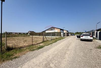 Teren Construcții intravilan de 422 mp, în Nord - 3