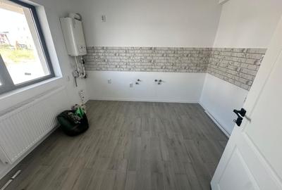 Duplex cu 4 camere cu Canalizare în Central - 3