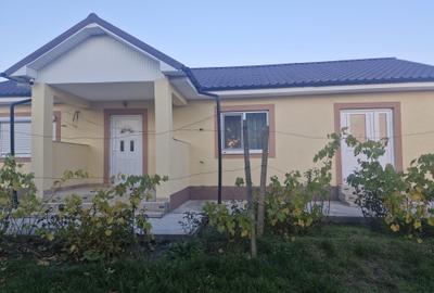 Casă cu 2 camere decomandat în Ciocârlia - 1